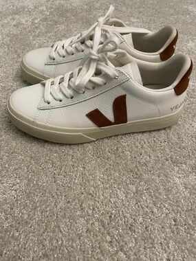 Veja campo leather cognac